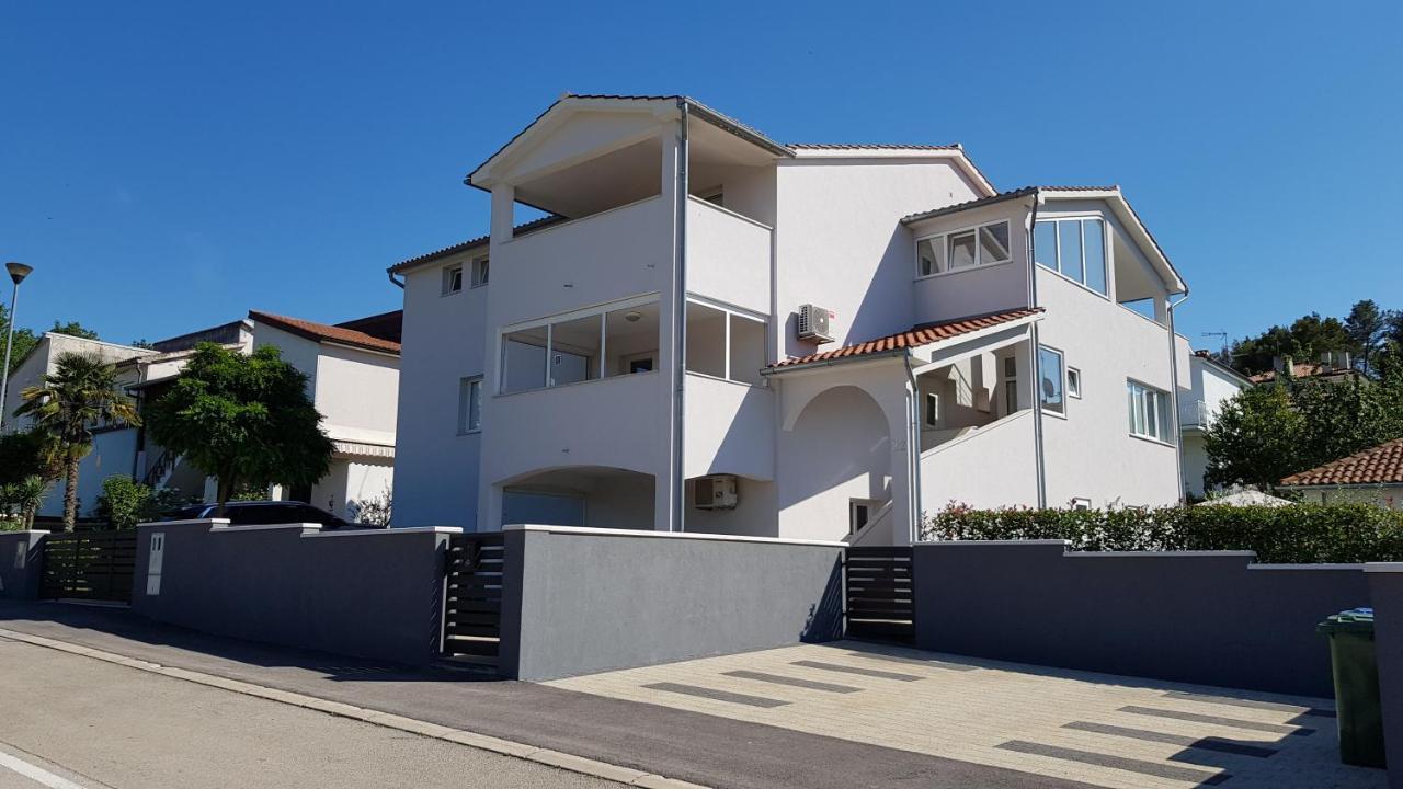 Apartmani Melanie Πόρετς Εξωτερικό φωτογραφία