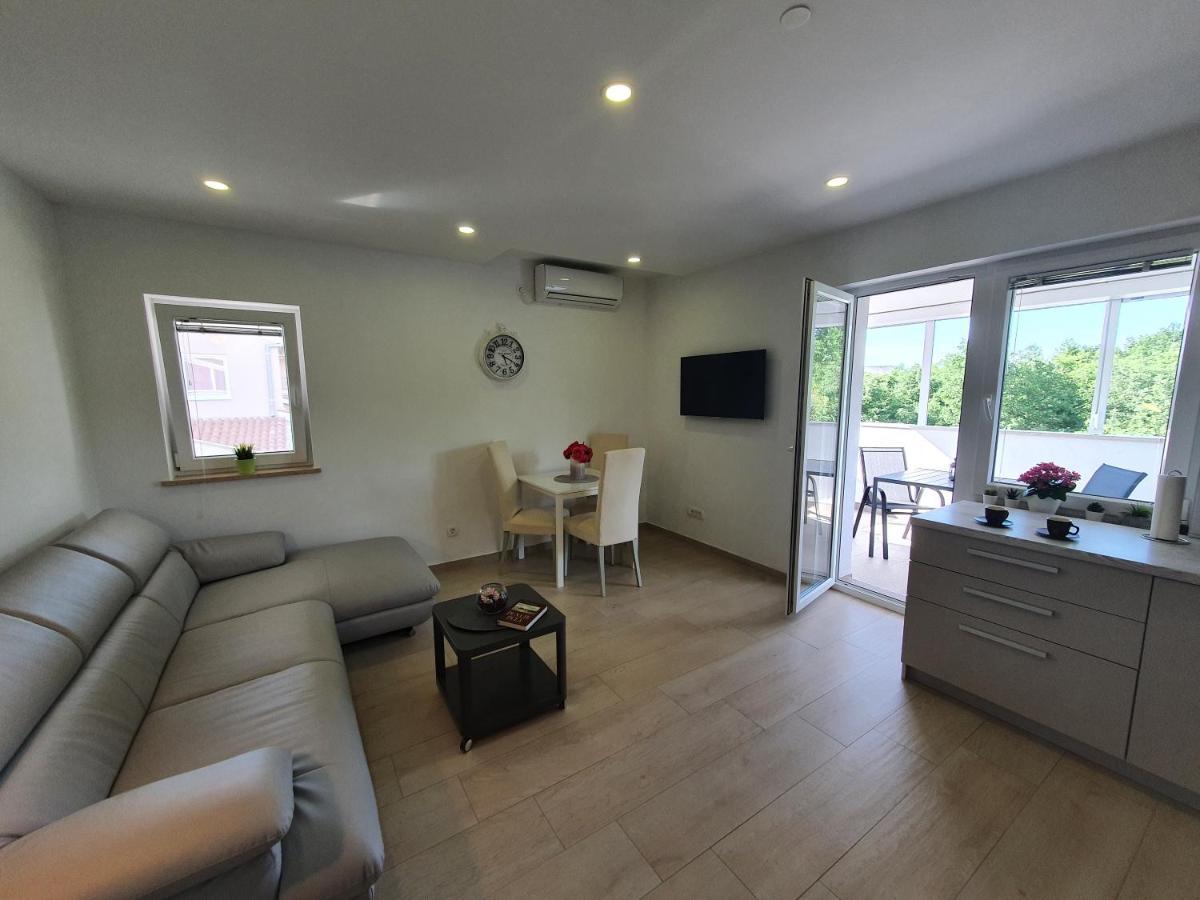 Apartmani Melanie Πόρετς Εξωτερικό φωτογραφία