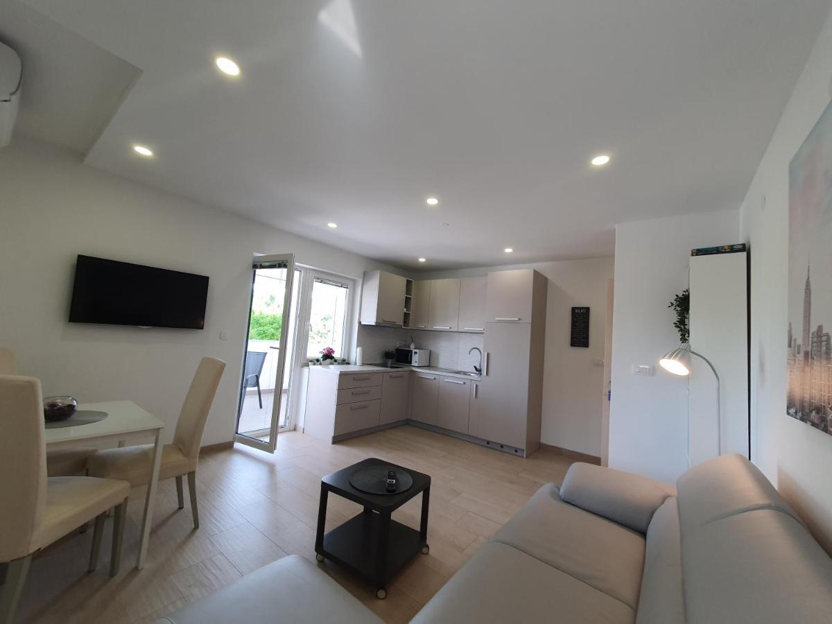 Apartmani Melanie Πόρετς Εξωτερικό φωτογραφία