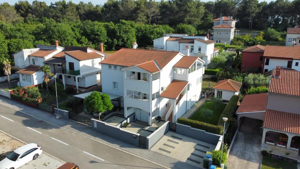 Apartmani Melanie Πόρετς Εξωτερικό φωτογραφία
